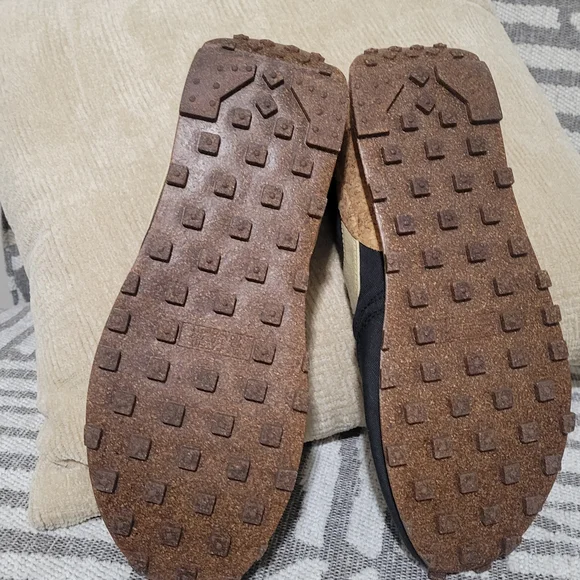 Nike Black and Cream MEN Sneakers - Picture 6 of 6